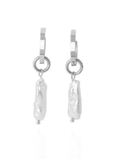 URÐ - ERLA LONG PENDANT EARRINGS SILVER