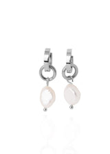 URÐ - ERLA PENDANT EARRINGS SILVER