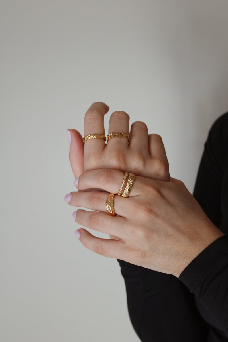 MOM RING GOLD